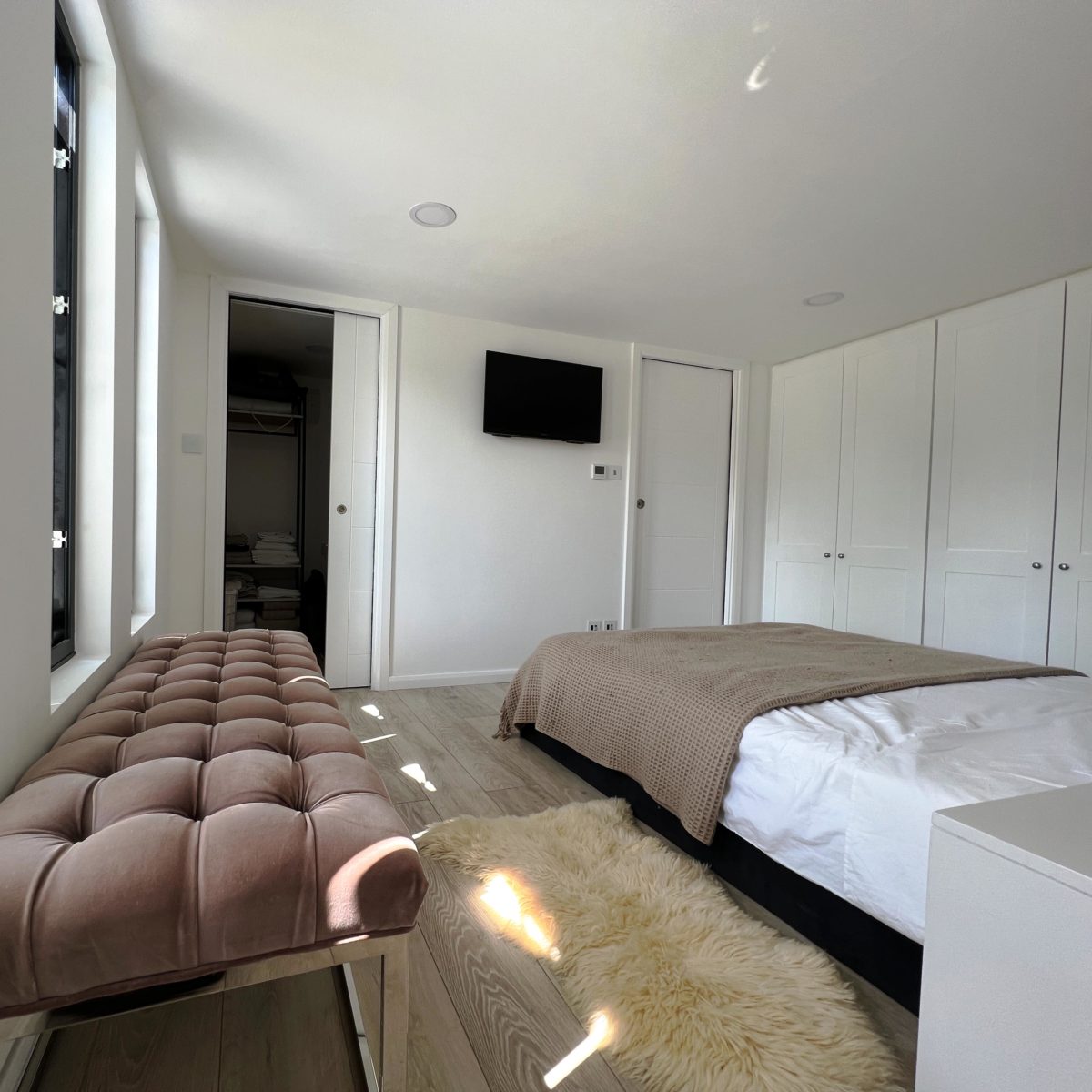 Garden Annexe in Surrey a room in the garden