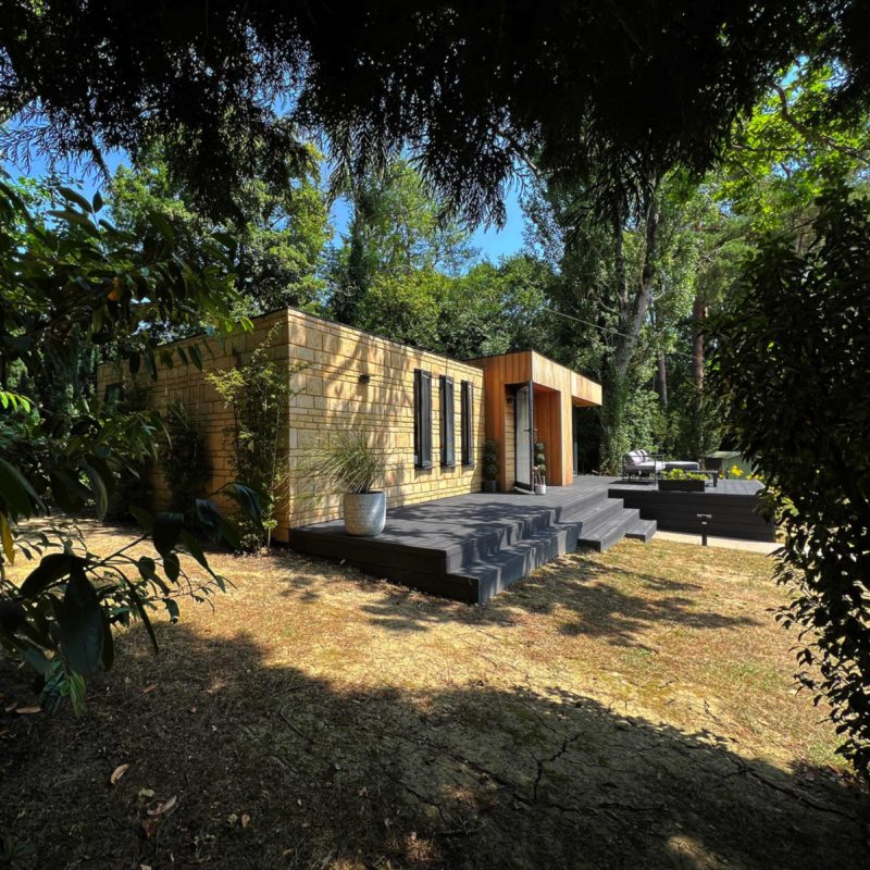 Garden Annexe in Surrey a room in the garden