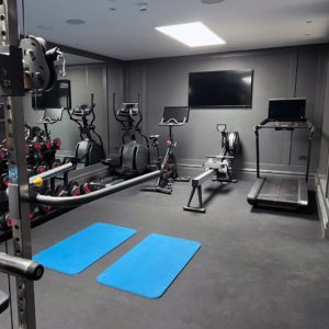 Garde gym equipment interior