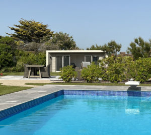 Corner summerhouse next to pool