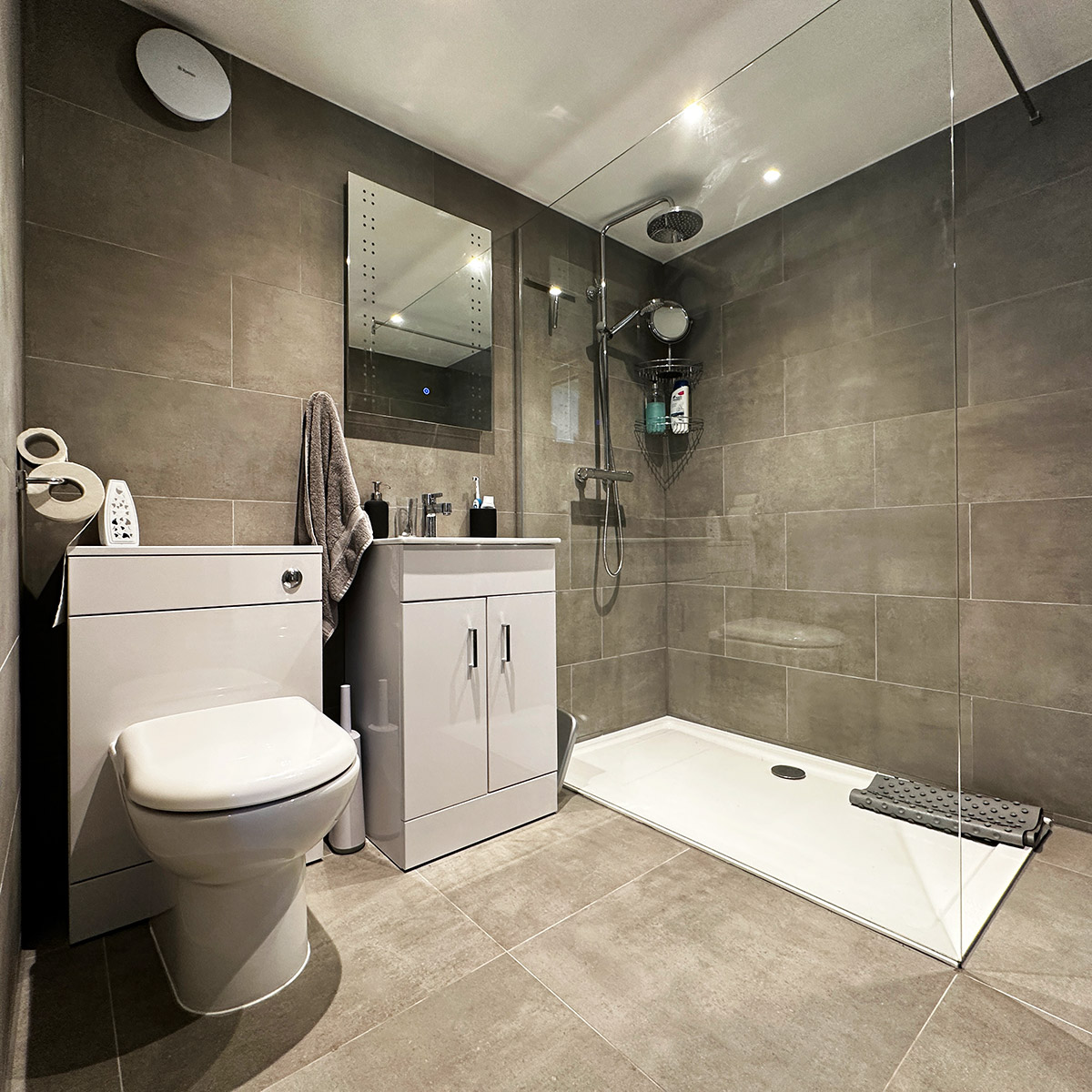 Designer bathroom for bespoke mobile home